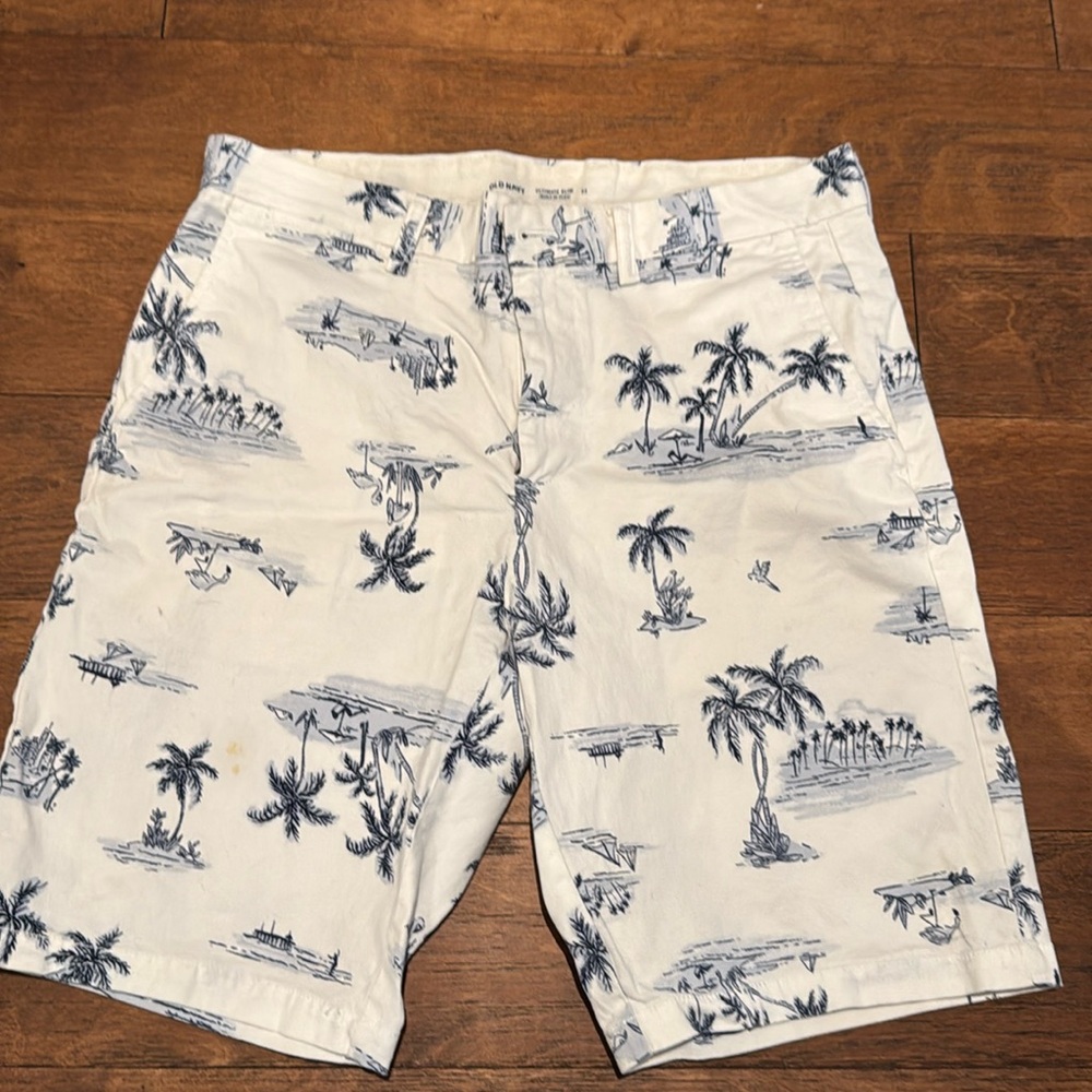 Men’s shorts.   33